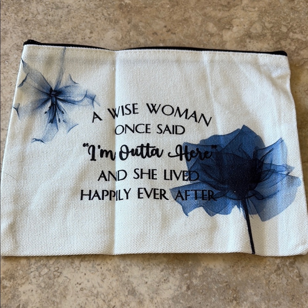 Floral Print Women's Cosmetic Zipper Bag - Blue and White